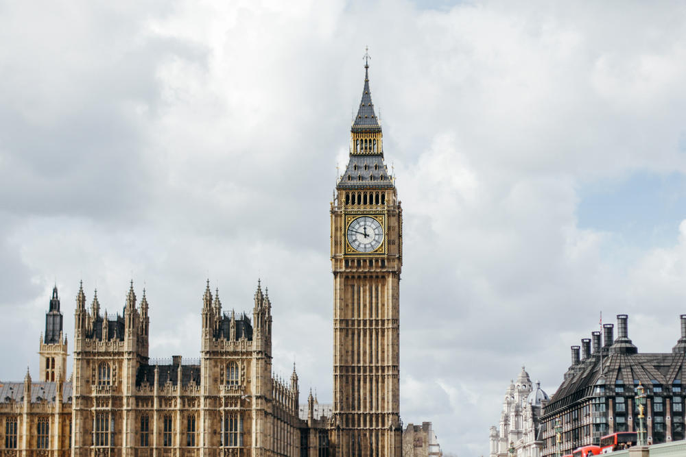 英國留學簽證申請量暴跌33%，創5年內新低
